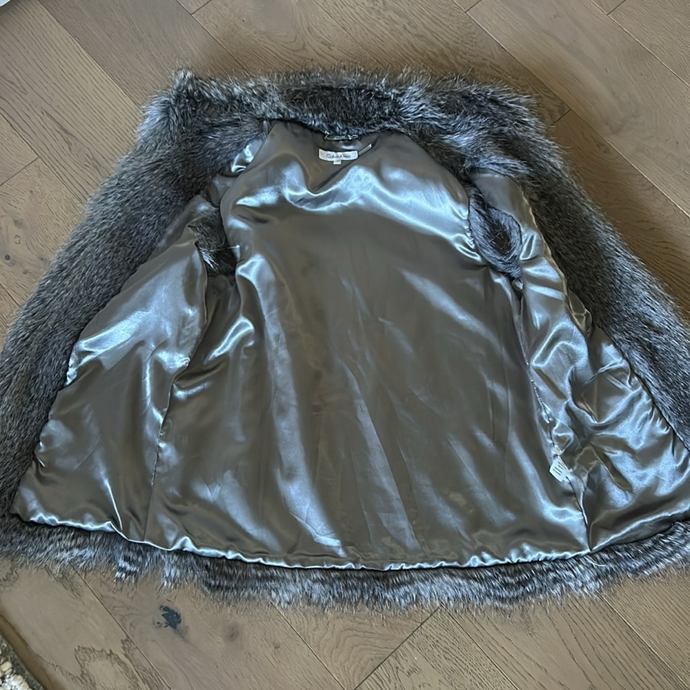 Calvin Klein gray faux fur vest- size M - Picture 5 of 6